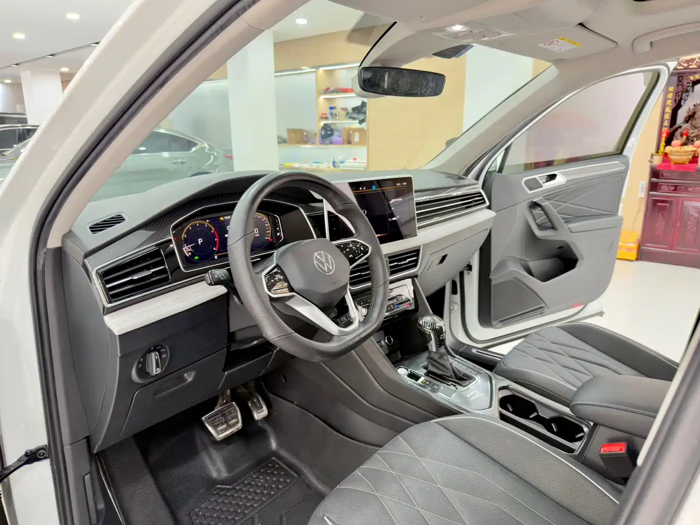 Volkswagen Tiguan L 2022 330TSI Auto 2WD R-Line Premium Edition фото 4