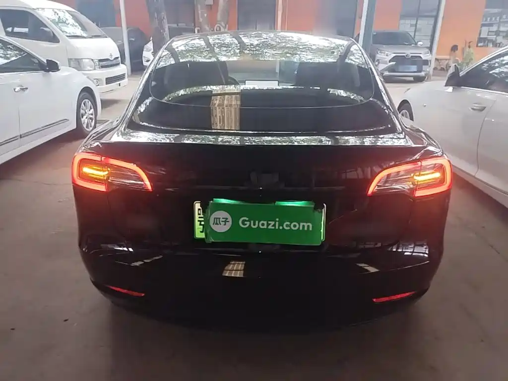 Фото 6 - Tesla Model 3