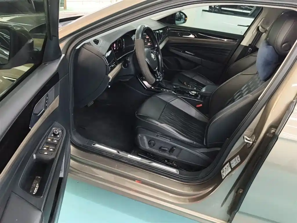 Volkswagen Passat 2019 Model 330TSI Luxury Edition China V фото 16