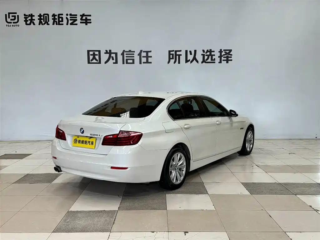 BMW 5 Series 2017 520Li Classic Edition фото 4