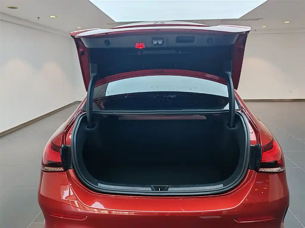Mercedes-Benz A-Class 2019 A 200 L Sport Sedan фото 8