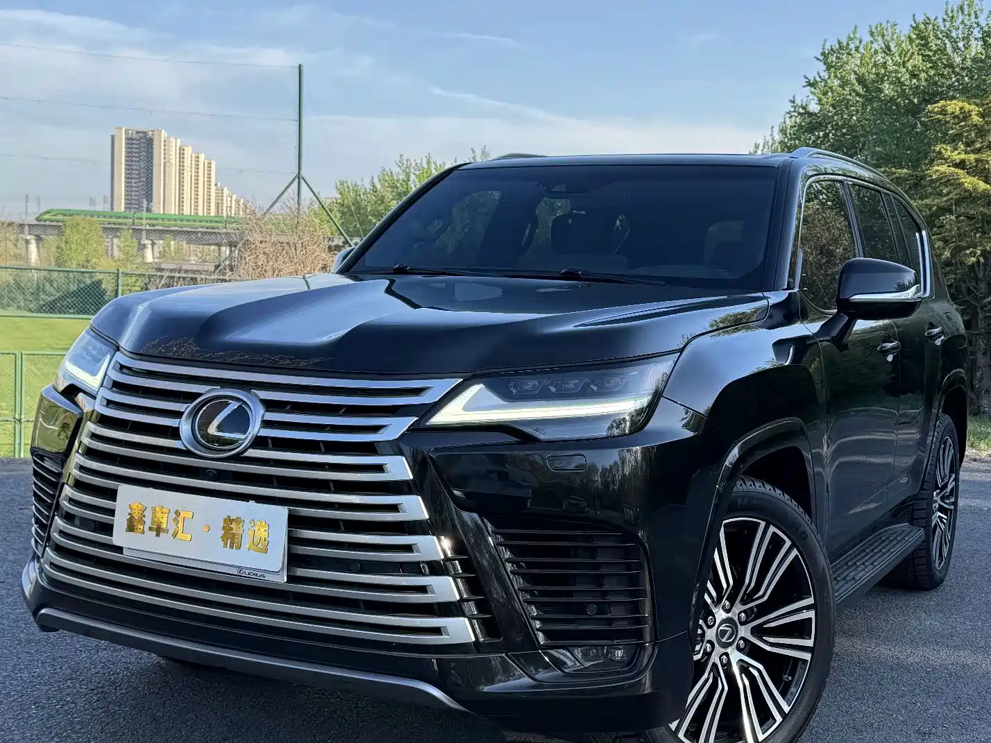 Фото 7 - Lexus LX