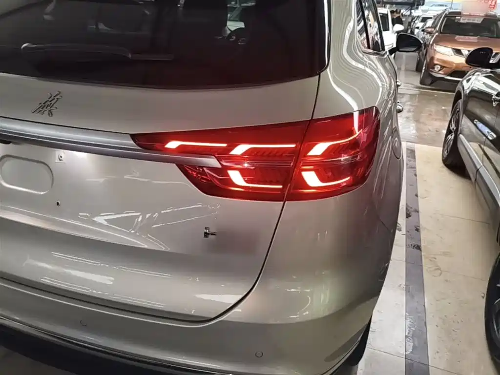 Hongqi HS5 2019 2.0T Smart Connect Enjoy Edition фото 8
