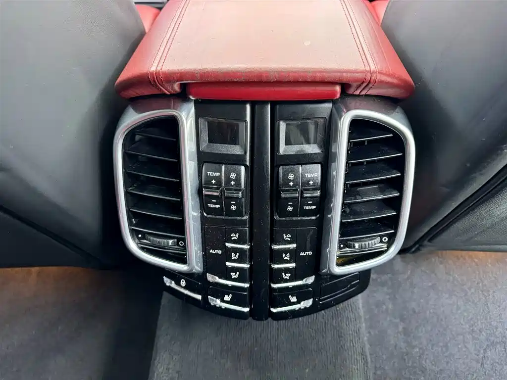 Porsche Cayenne 2013 Cayenne Turbo S 4.8T фото 24