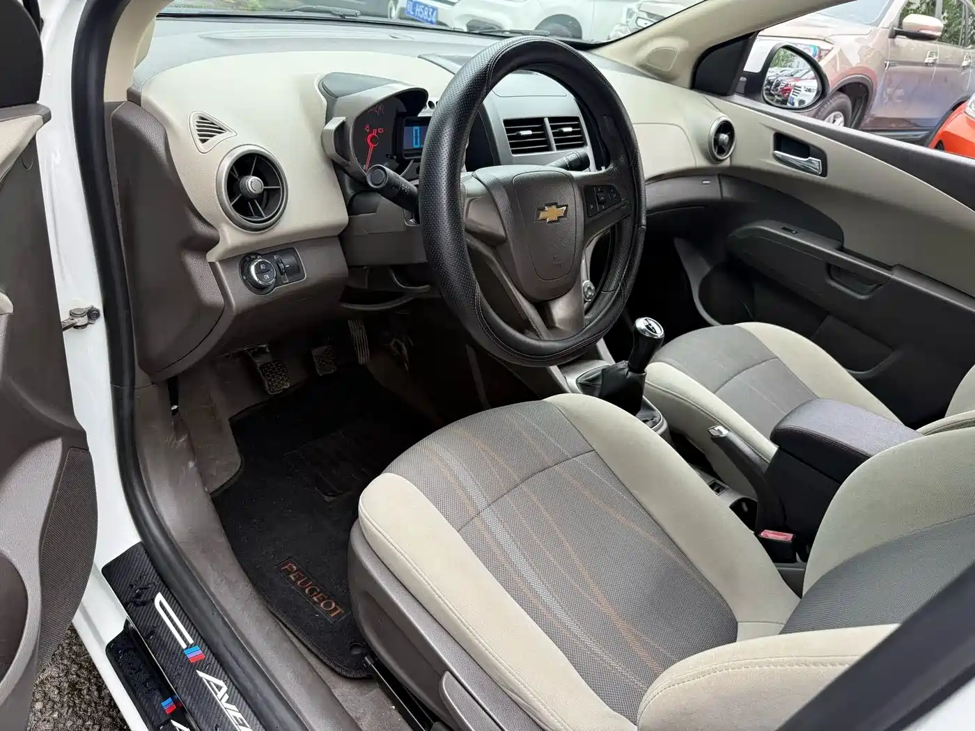 Chevrolet Aveo 2014 2011 Sedan 1.4L MT SE