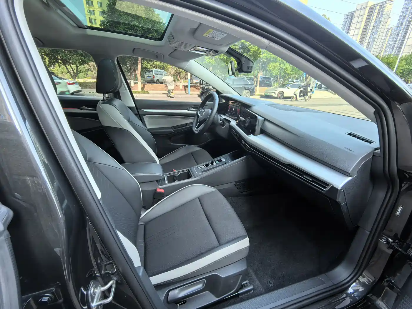 Volkswagen Golf 2023 280TSI DSG Pro фото 10