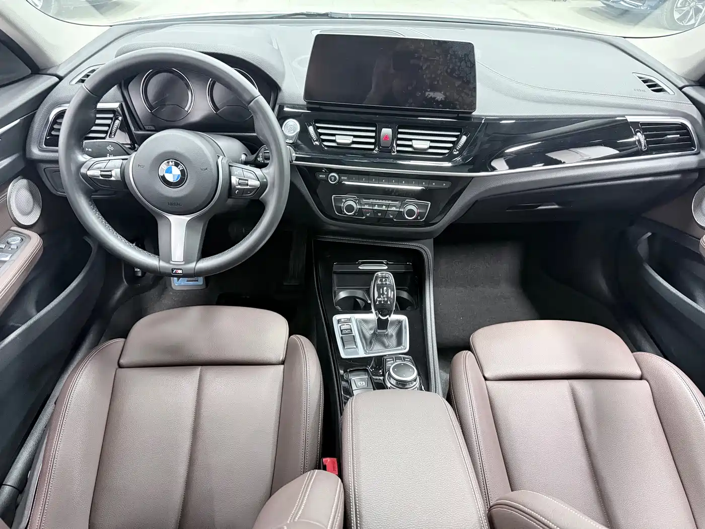 BMW 1 Series 2022 120i M Sport Shadow Edition фото 8