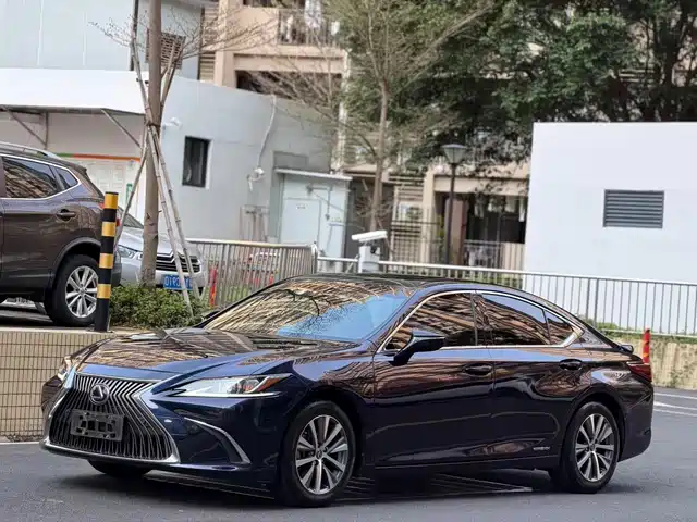 lexus es
