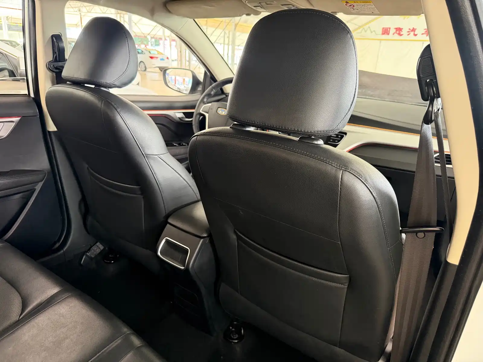 Фото 17 - Geely Vision