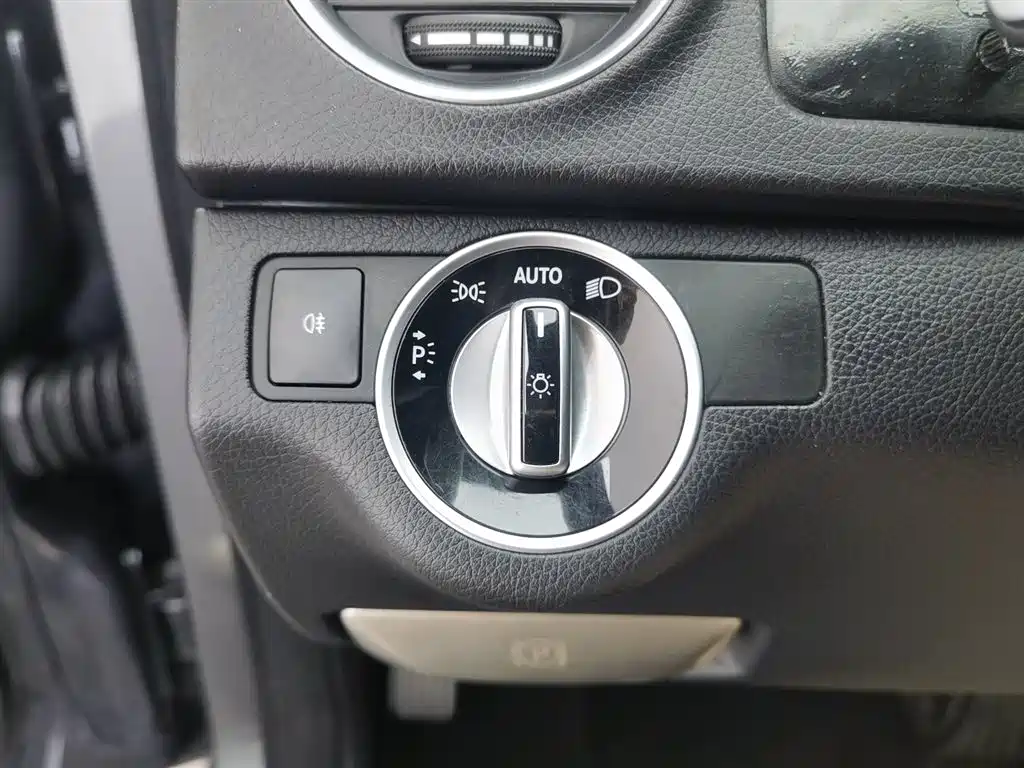Mercedes-Benz C-Class 2013 C 260 Fashion Grand Edition фото 21