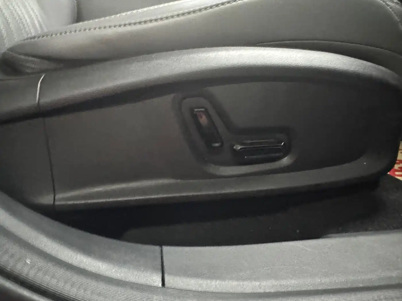 Geely Galaxy Galaxy L6 2025 EM-i 140km Starship Edition фото 23