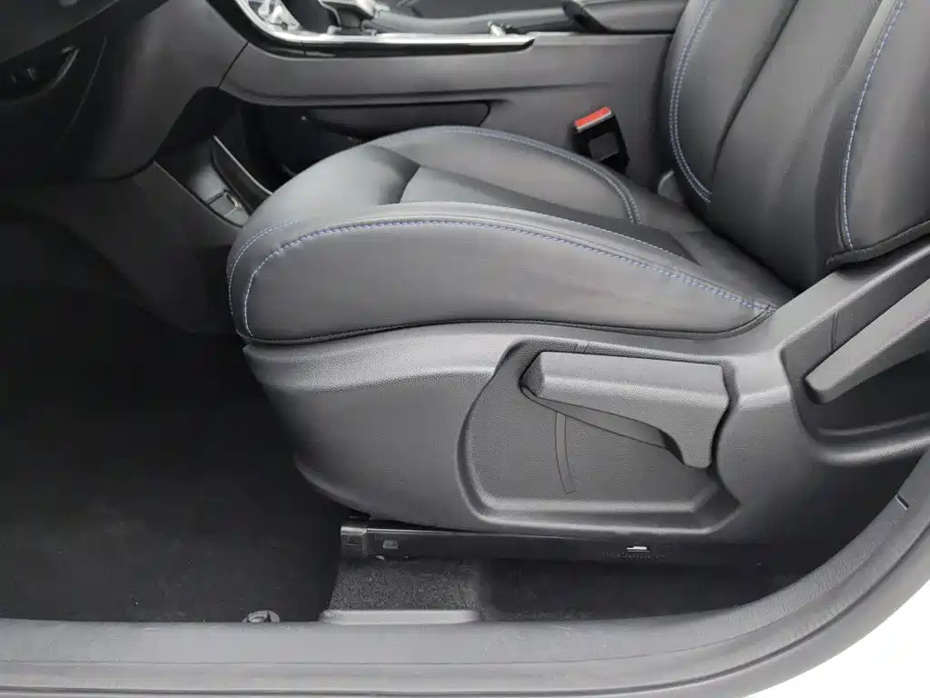 Фото 20 - Roewe RX5