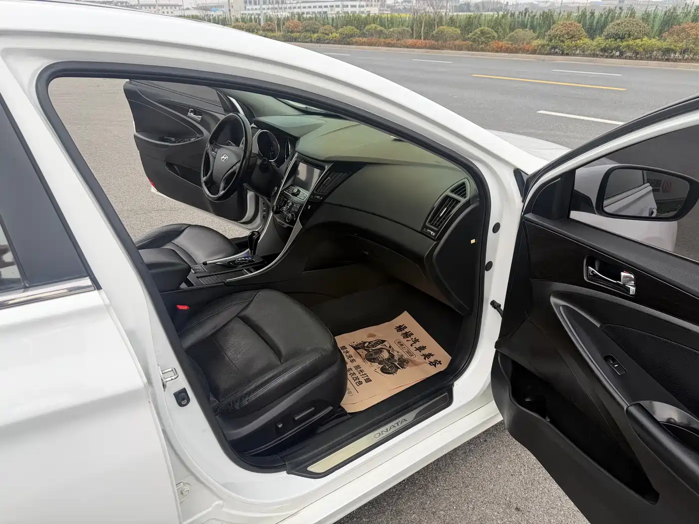Hyundai Sonata 2013 2.0L Automatic Luxury Edition фото 6