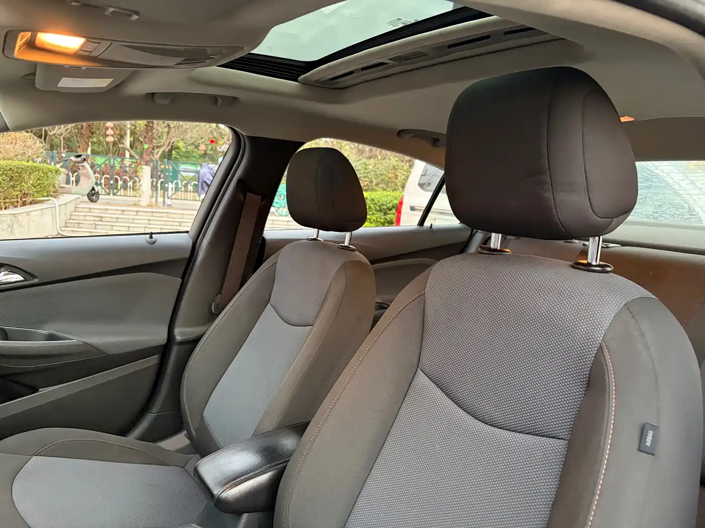 Chevrolet Cruze 2017 1.5L Automatic Pioneer Sunroof фото 12