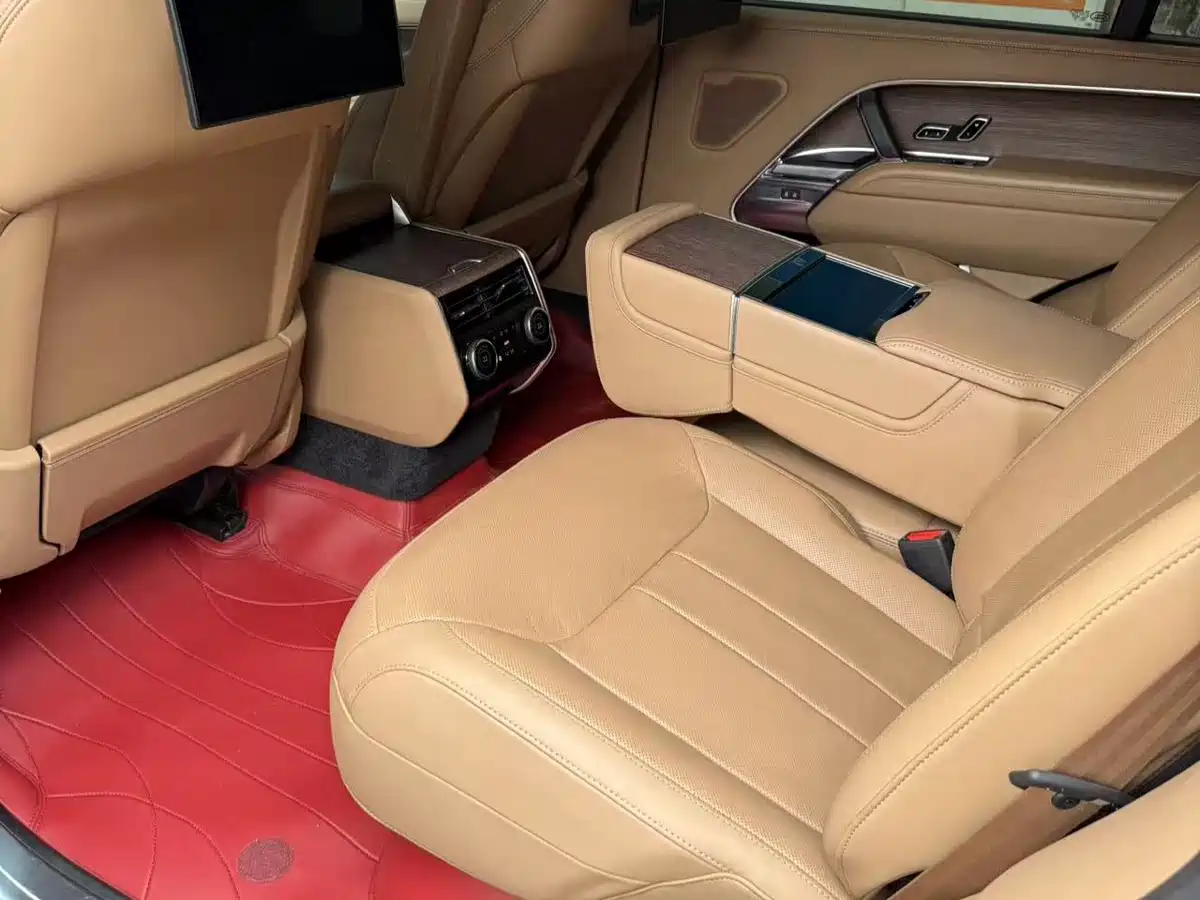Land Rover Range Rover 2024 3.0 L6 400PS Genesis Extended фото 5