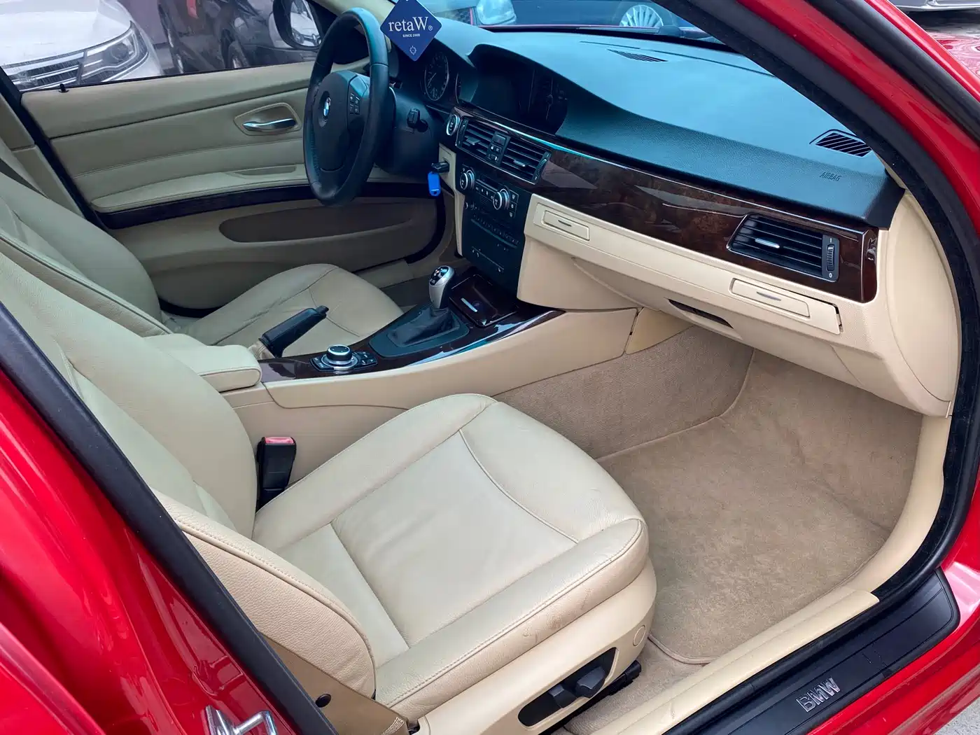 BMW 3 Series 2009 320i Luxury фото 9