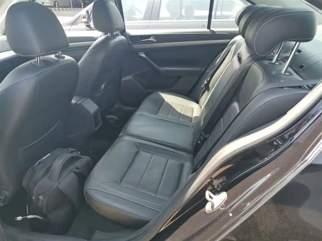 Volkswagen Lavida 2015 1.6L Manual Comfort Edition фото 17