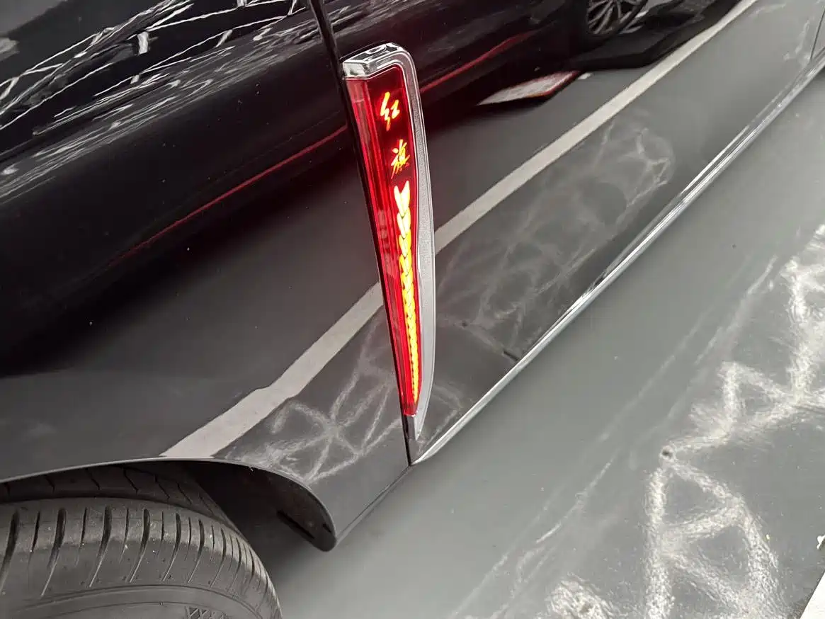 Hongqi H5 2025 2.0T Automatic Flag Celebration 500,000 Units Anniversary Edition фото 11