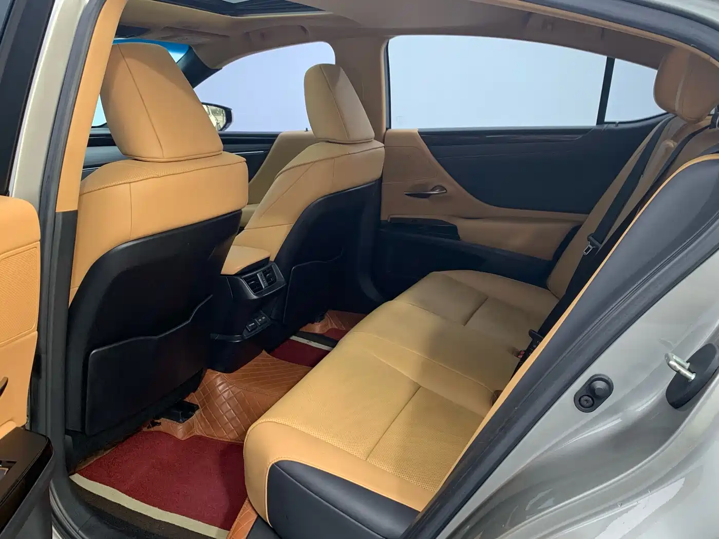 Lexus ES 2022 200 Excellence Edition фото 13
