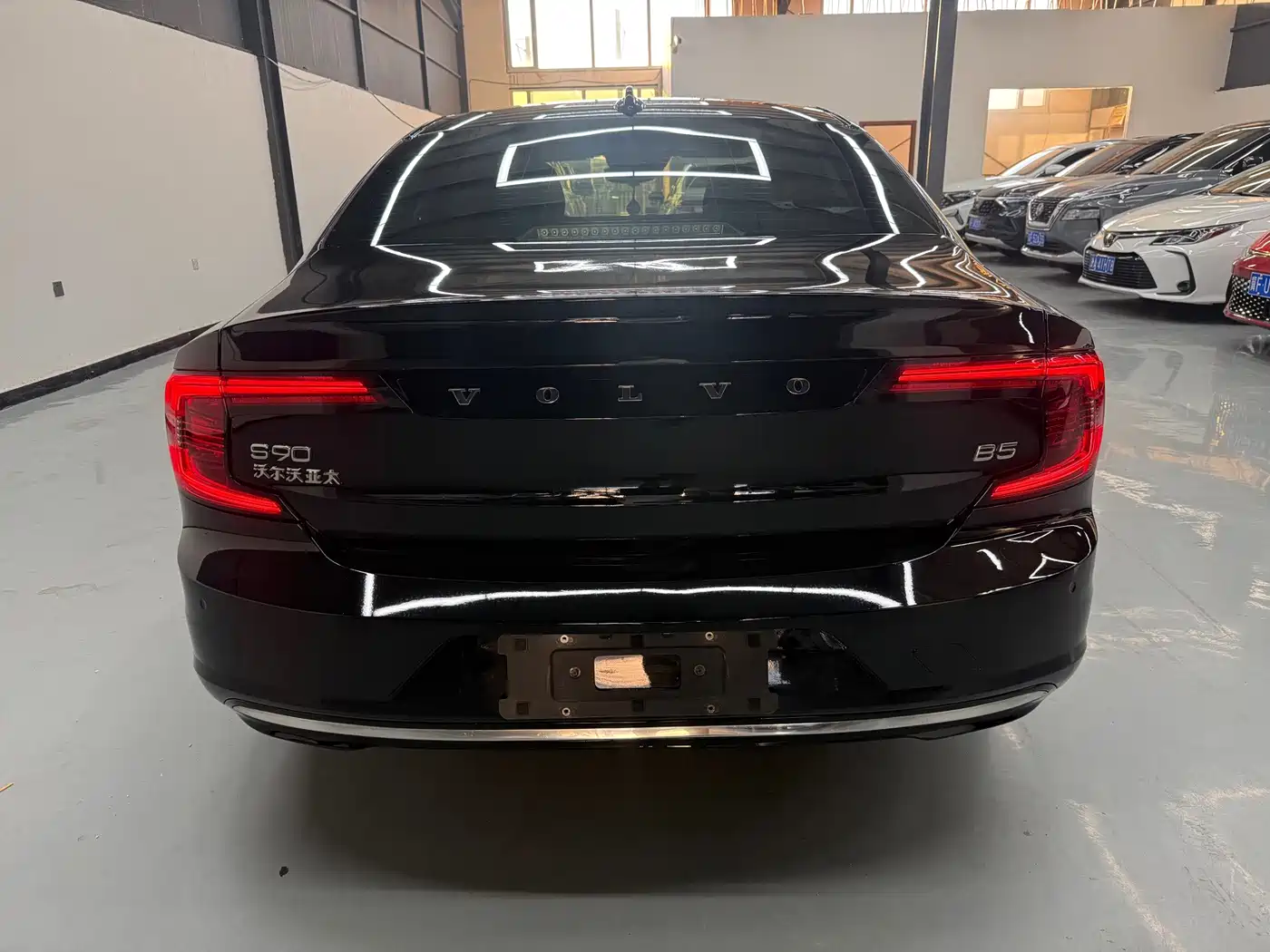 Photo 6 - Volvo S90