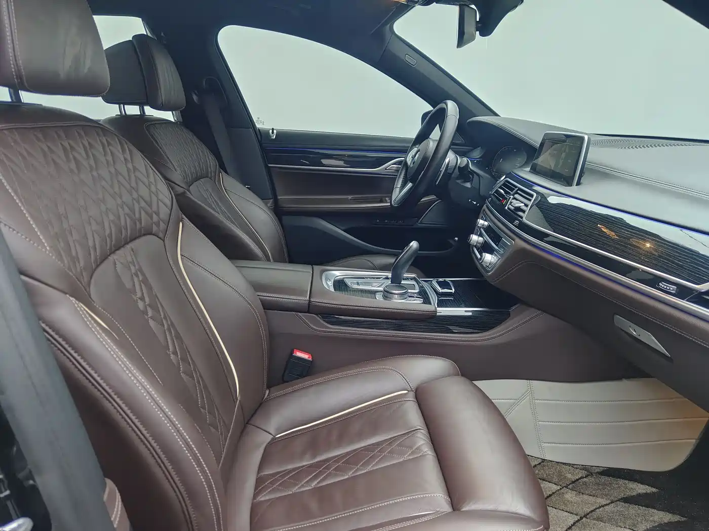 BMW 7 Series 2021 Model 730Li M Sport Package фото 16