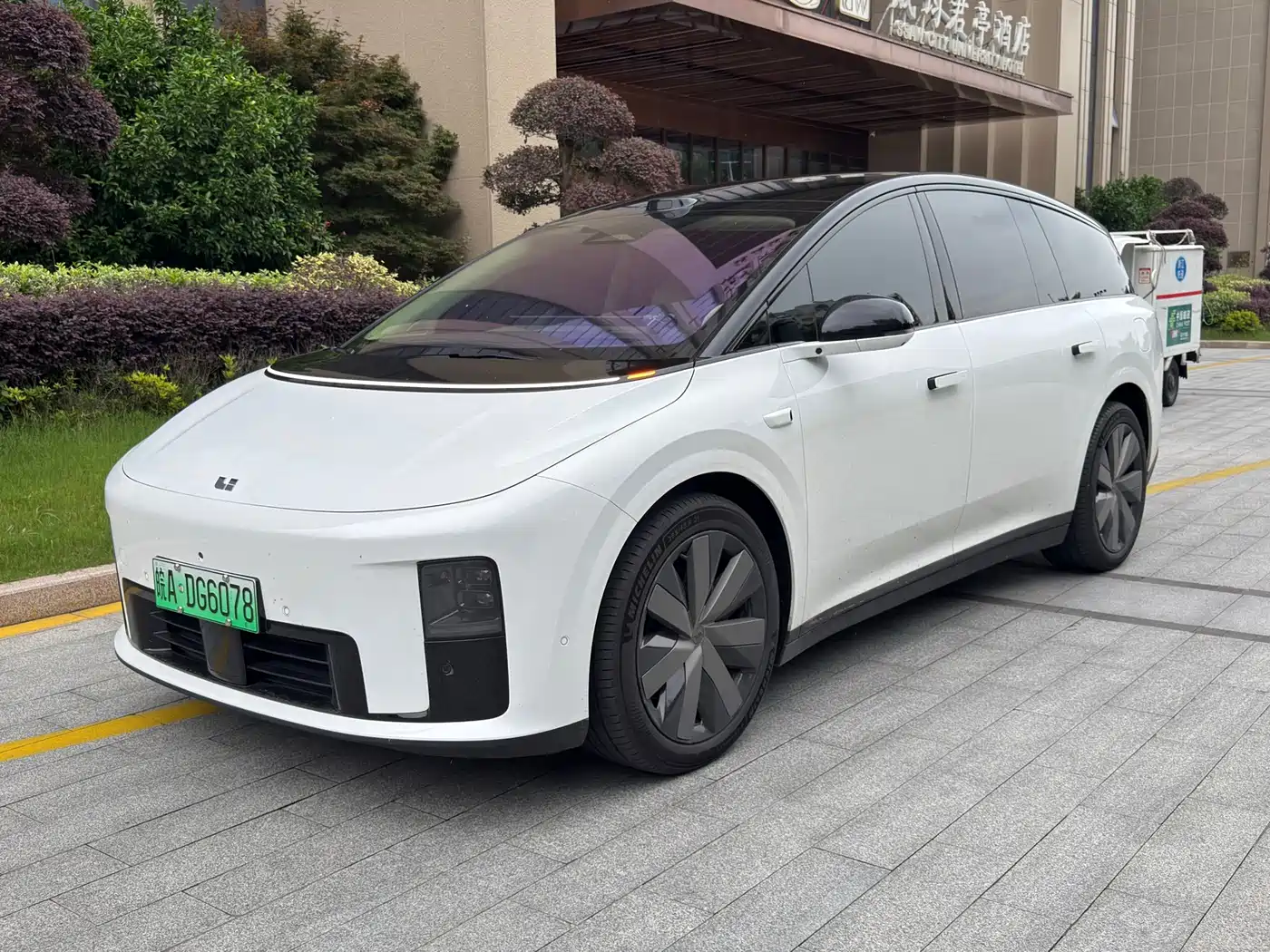 Li Auto Li i8 2025 Standard Edition