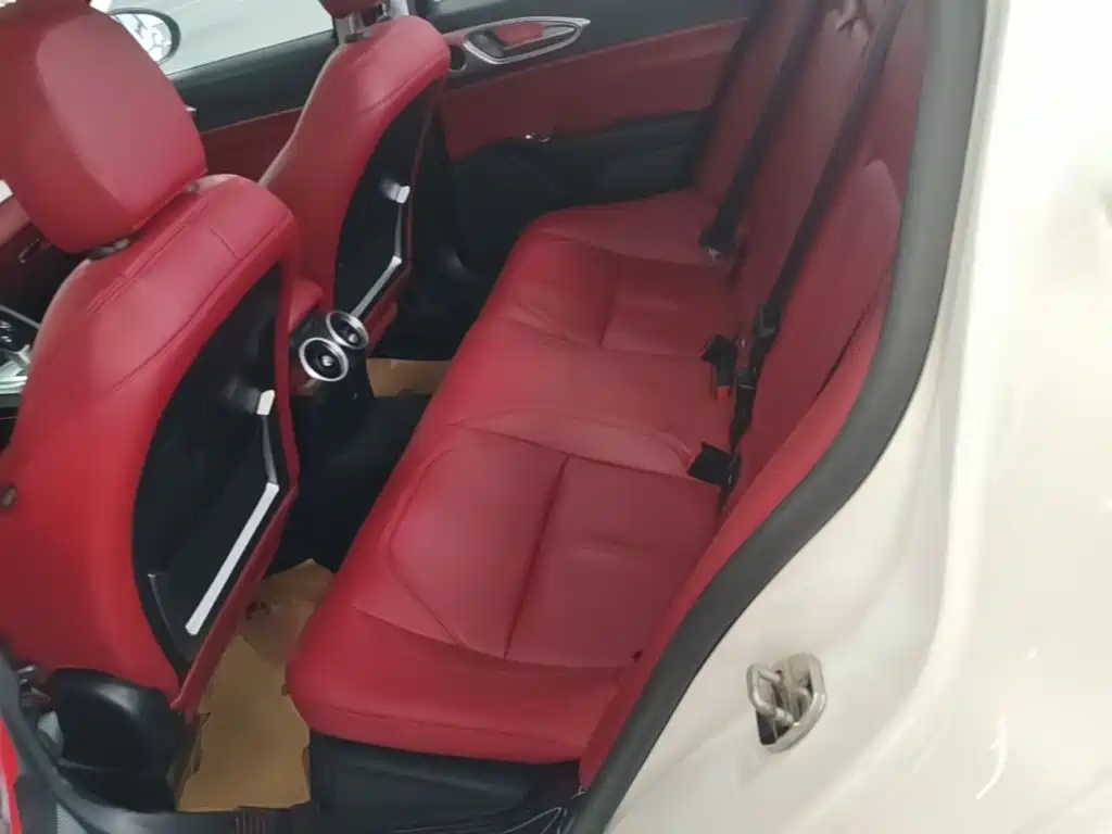 Alfa Romeo Giulia 2018 2017 2.0T 280HP Luxury Edition