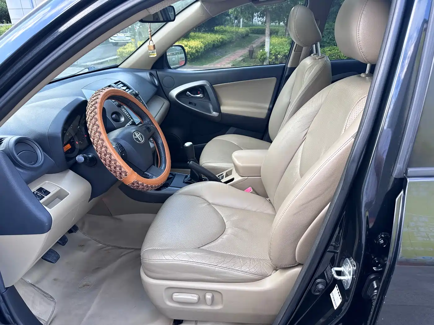 Toyota RAV4 Rongfang 2011 2.0L Manual Luxury Edition фото 19