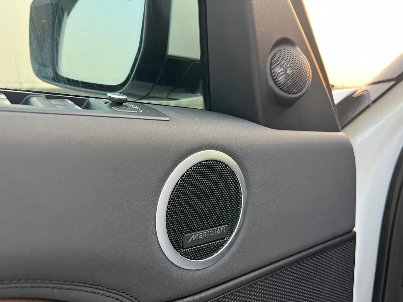 Land Rover Discovery 2017 3.0 SC V6 HSE фото 16