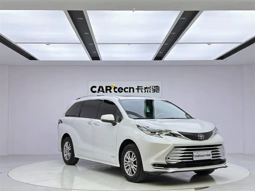 Toyota Sienna 2023 2.5L Hybrid Comfort Edition фото 7