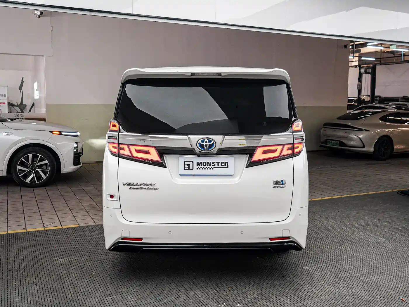 Toyota Vellfire 2021 Crown Hybrid 2.5L HV Premium Edition фото 5