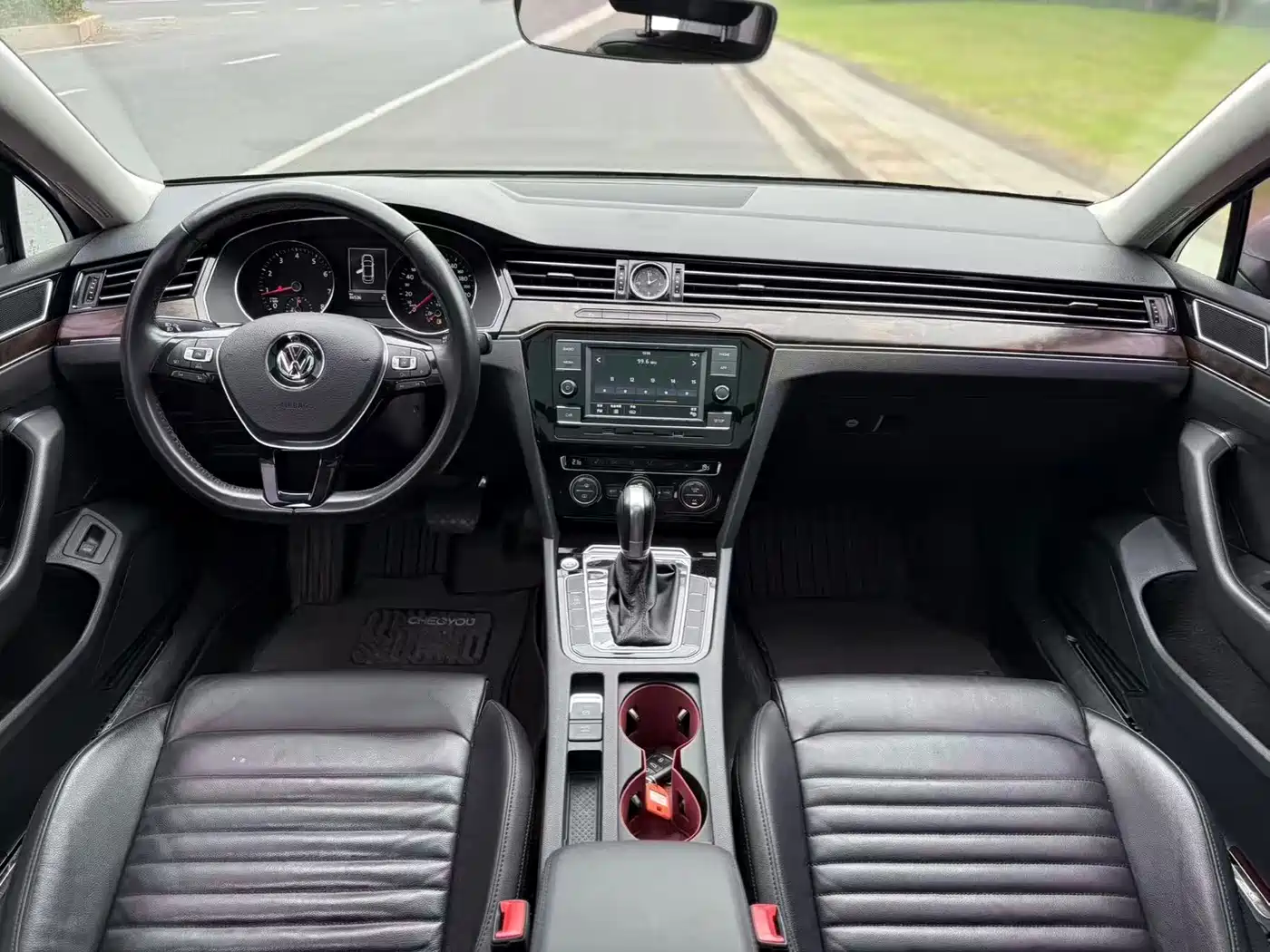 Volkswagen Magotan 2018 Facelift 330TSI DSG Luxury фото 5