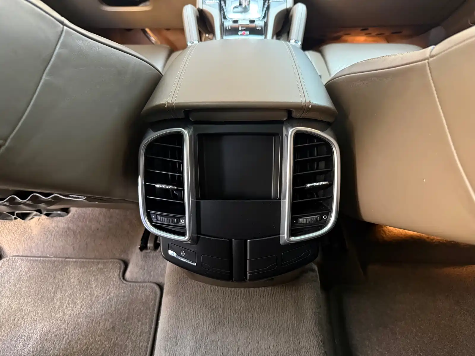 Photo 18 - Porsche Cayenne
