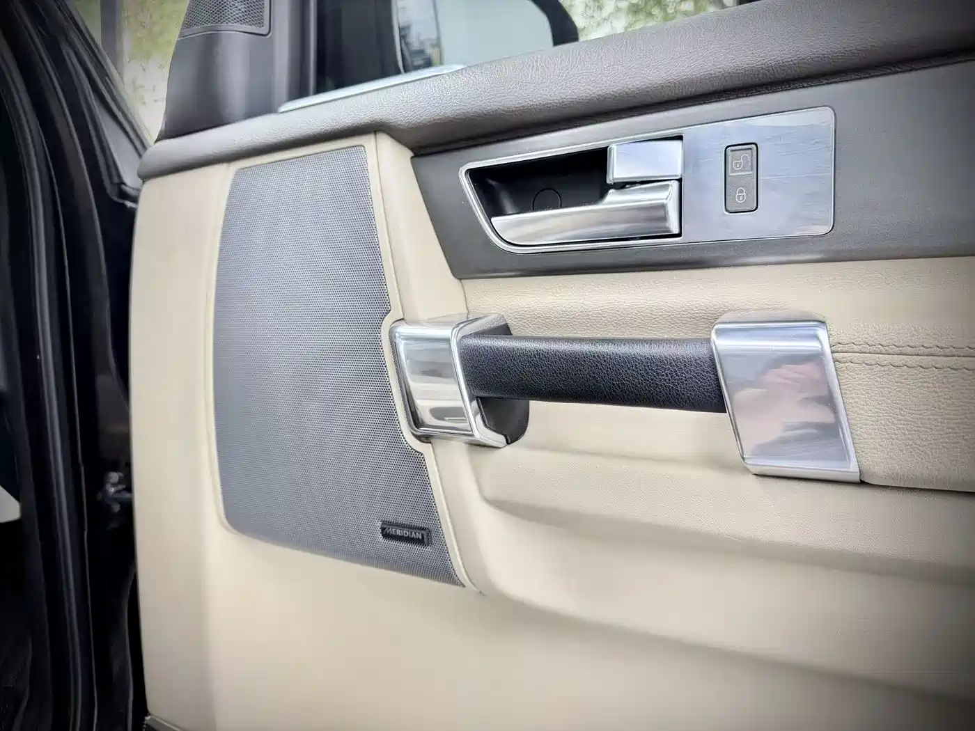 Land Rover Discovery 2016 3.0 SC V6 SE фото 9