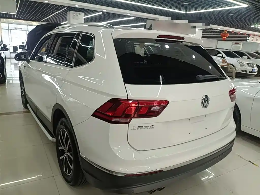 Volkswagen Tiguan L 2018 Facelift 330TSI Automatic 2WD Luxury Edition фото 5