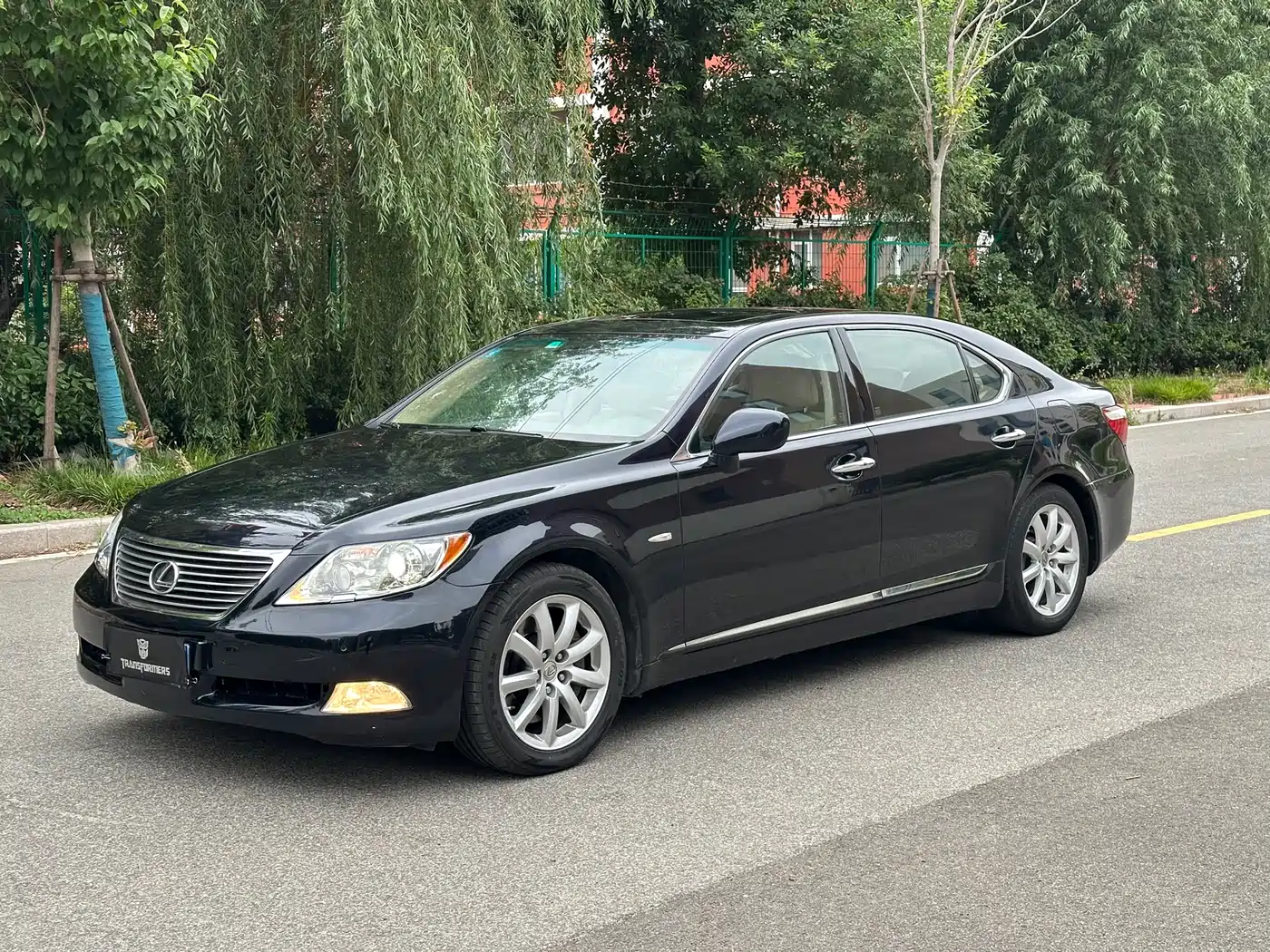 Фото 1 - Lexus LS