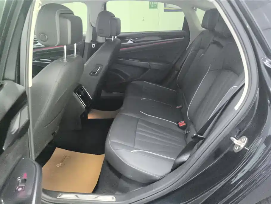 Volkswagen Passat 2024 380TSI Starlight Luxury Edition фото 11