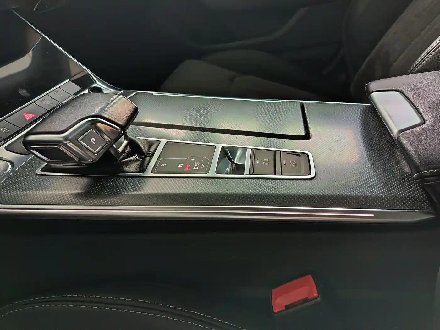 Audi A6L New Energy 2020 55 TFSI e quattro фото 11