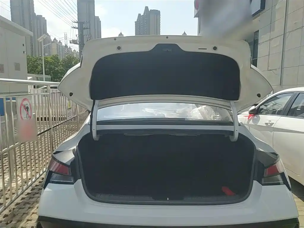 Hyundai Elantra 2023 1.5L CVT GLX Elite Edition фото 19