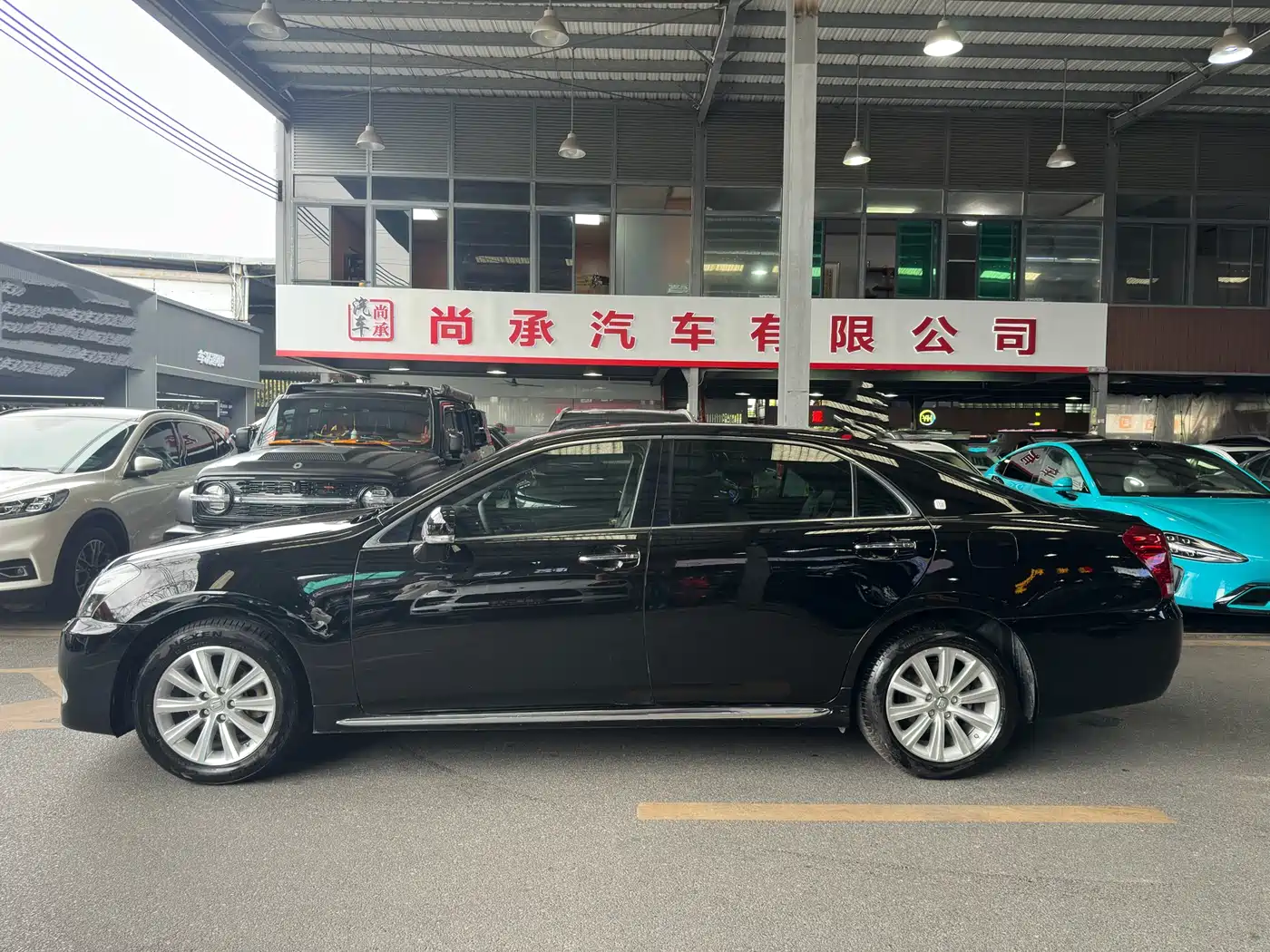 Toyota Crown 2011 2.5L Royal Leather Sunroof Special Edition фото 3