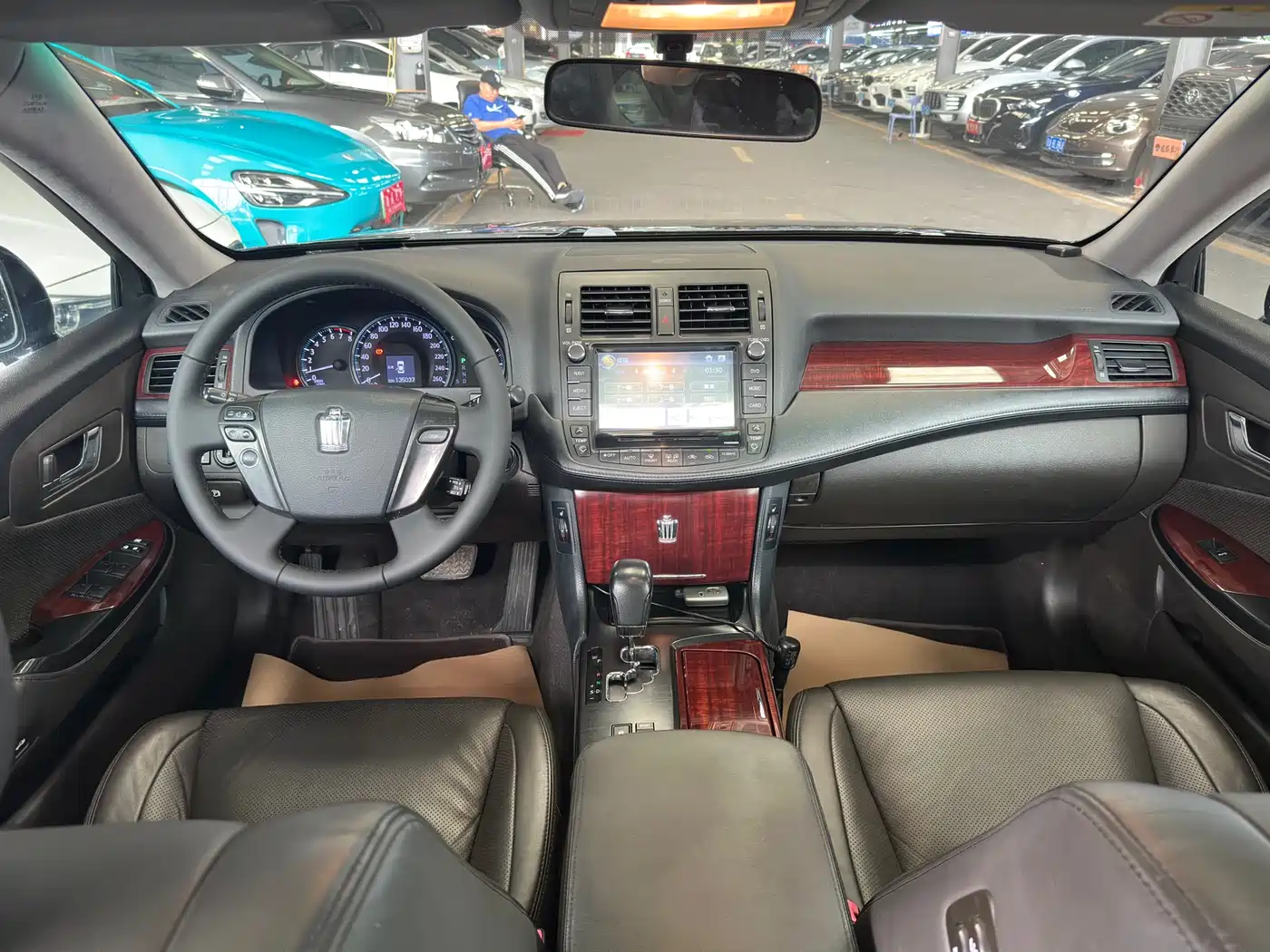 Toyota Crown 2011 2.5L Royal Leather Sunroof Special Edition фото 12