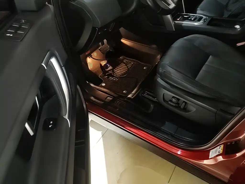 Land Rover Discovery Sport 2017 2.0T SE фото 16