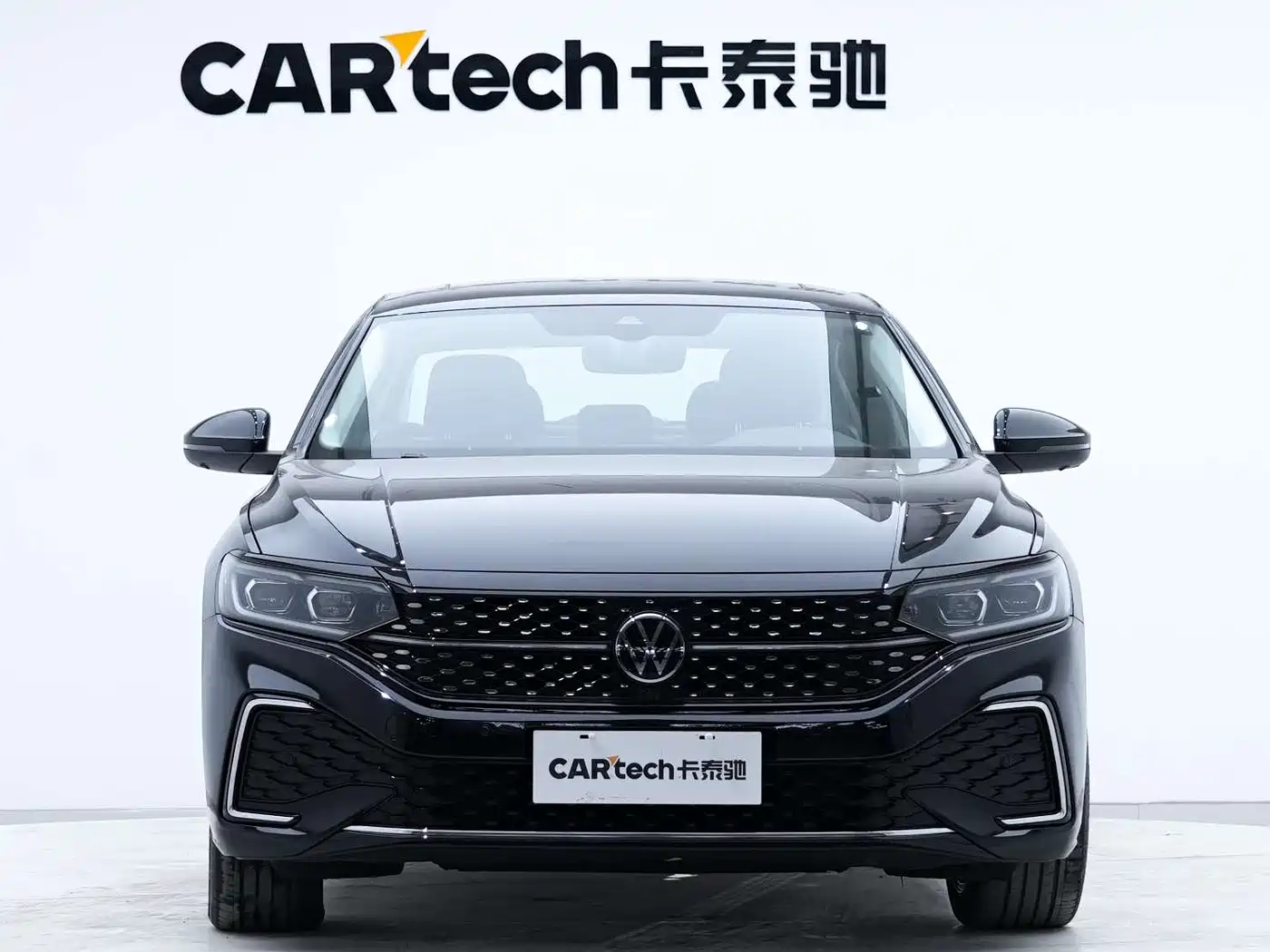 Volkswagen Passat 2023 Facelift 330TSI Starlight Luxury Edition фото 6