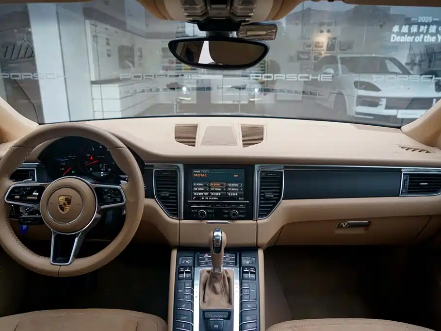 Porsche Macan 2016 Macan 2.0T фото 9