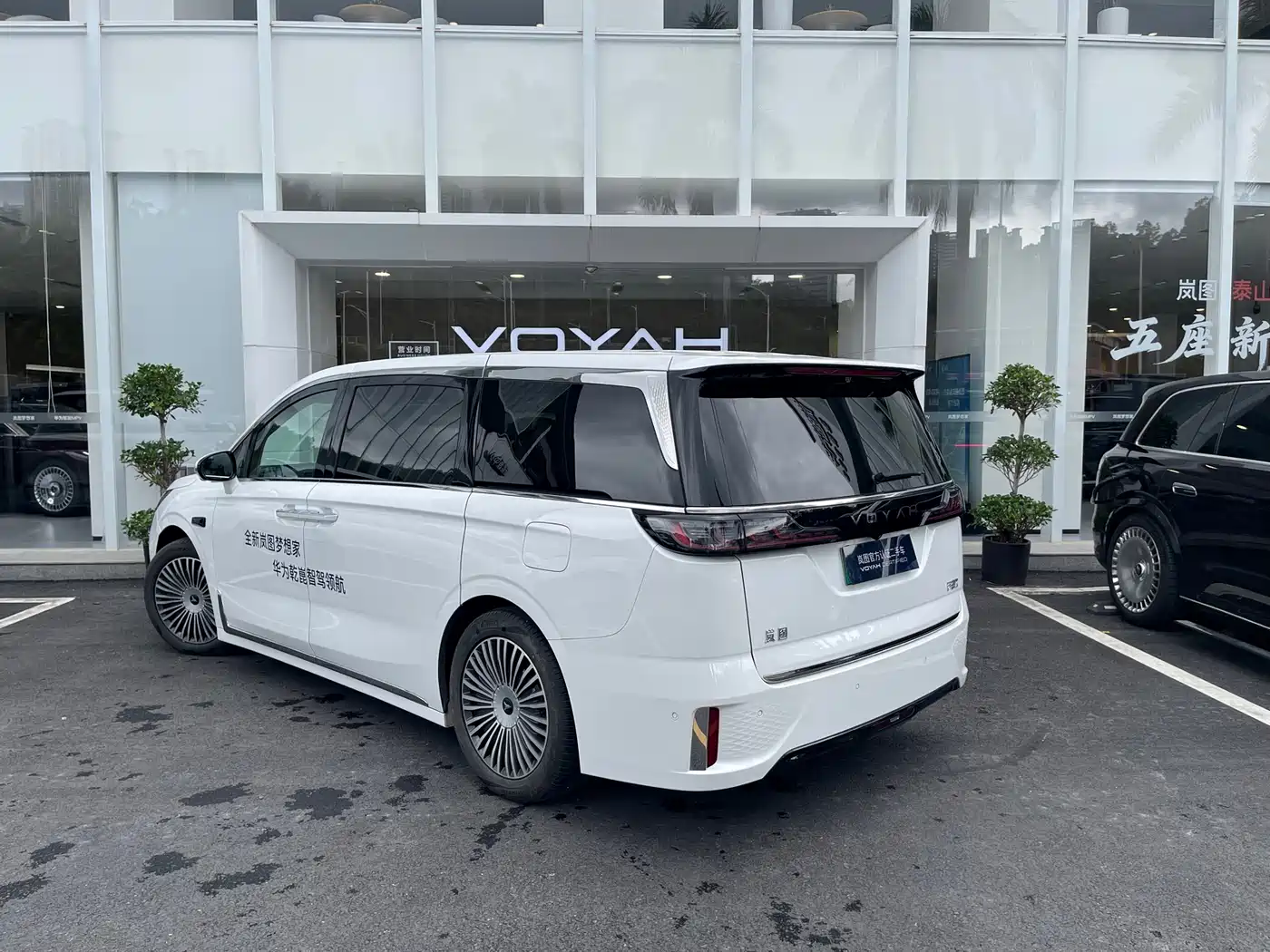 Voyah Auto Voyah Dreamer 2025 PHEV AWD Flagship Qian Kun Edition фото 5