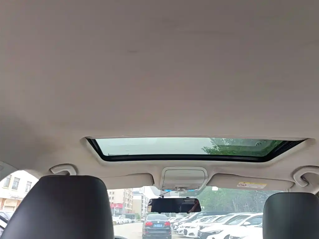 Volkswagen Sagitar 2017 1.6L Automatic Comfort фото 18