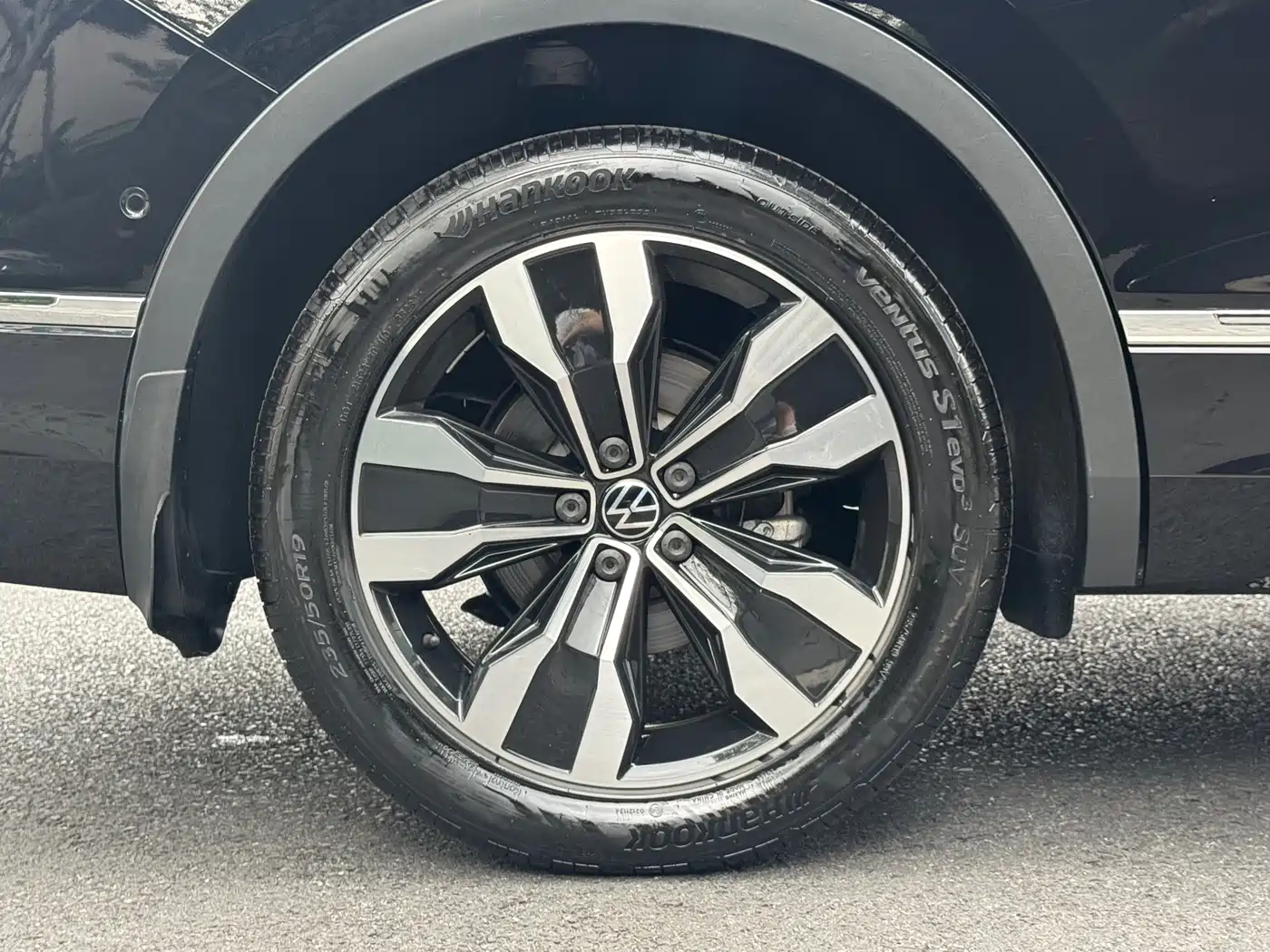 Volkswagen Tiguan L 2024 330TSI Automatic 2WD R-Line Premium Enjoyment Edition фото 6