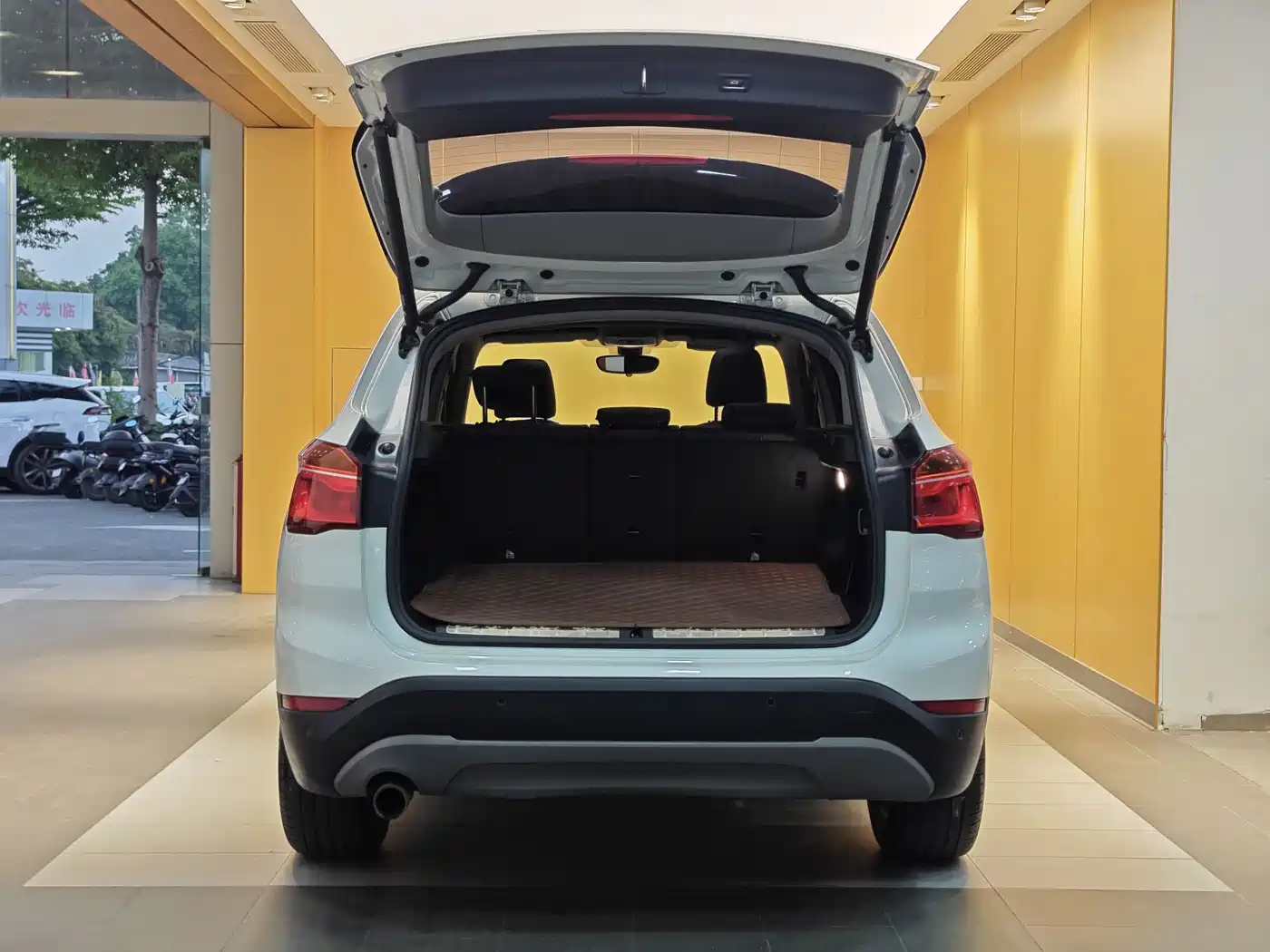 BMW X1 2016 sDrive18Li Premium Model фото 28