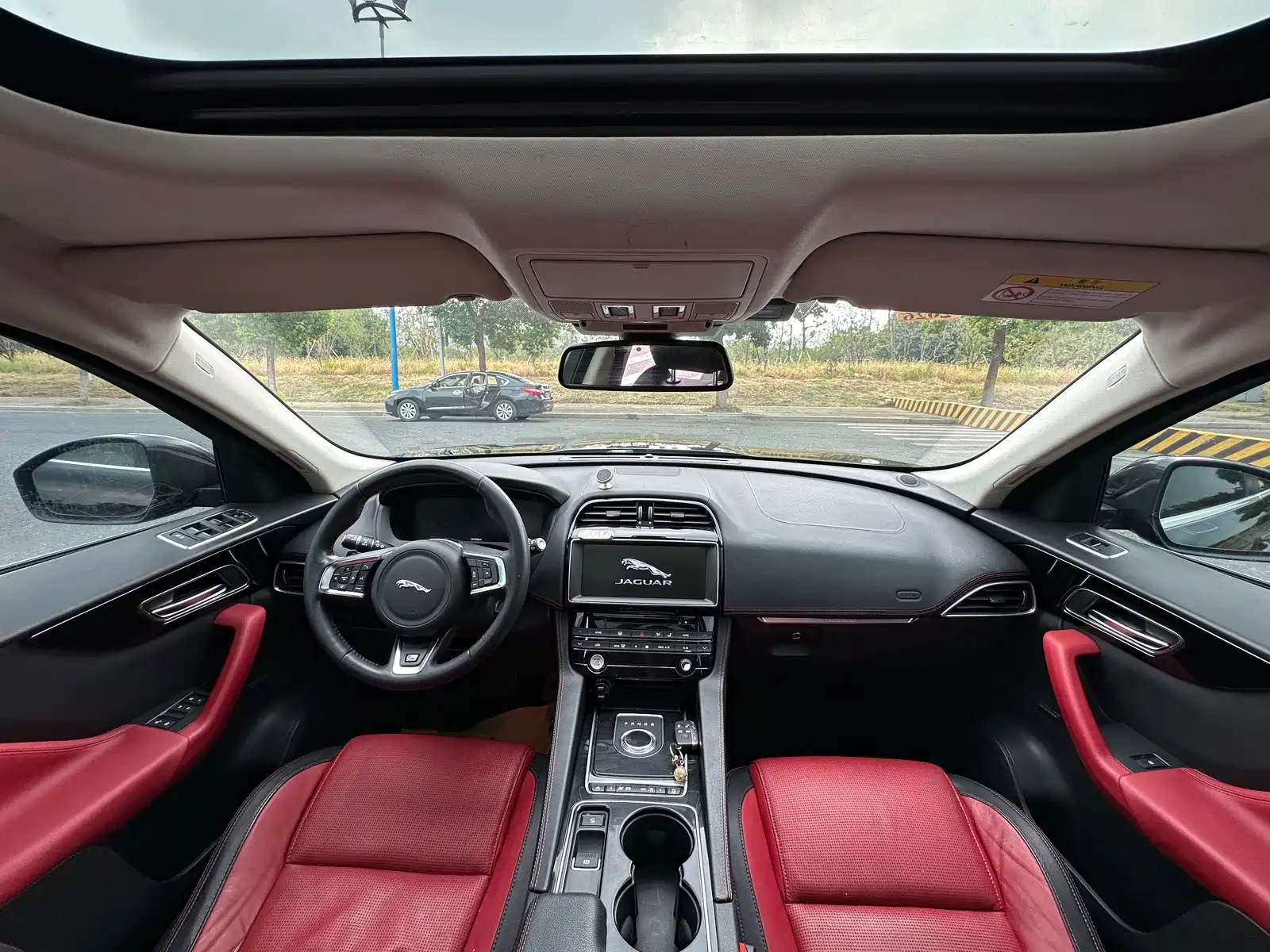 Фото 16 - Jaguar F-PACE