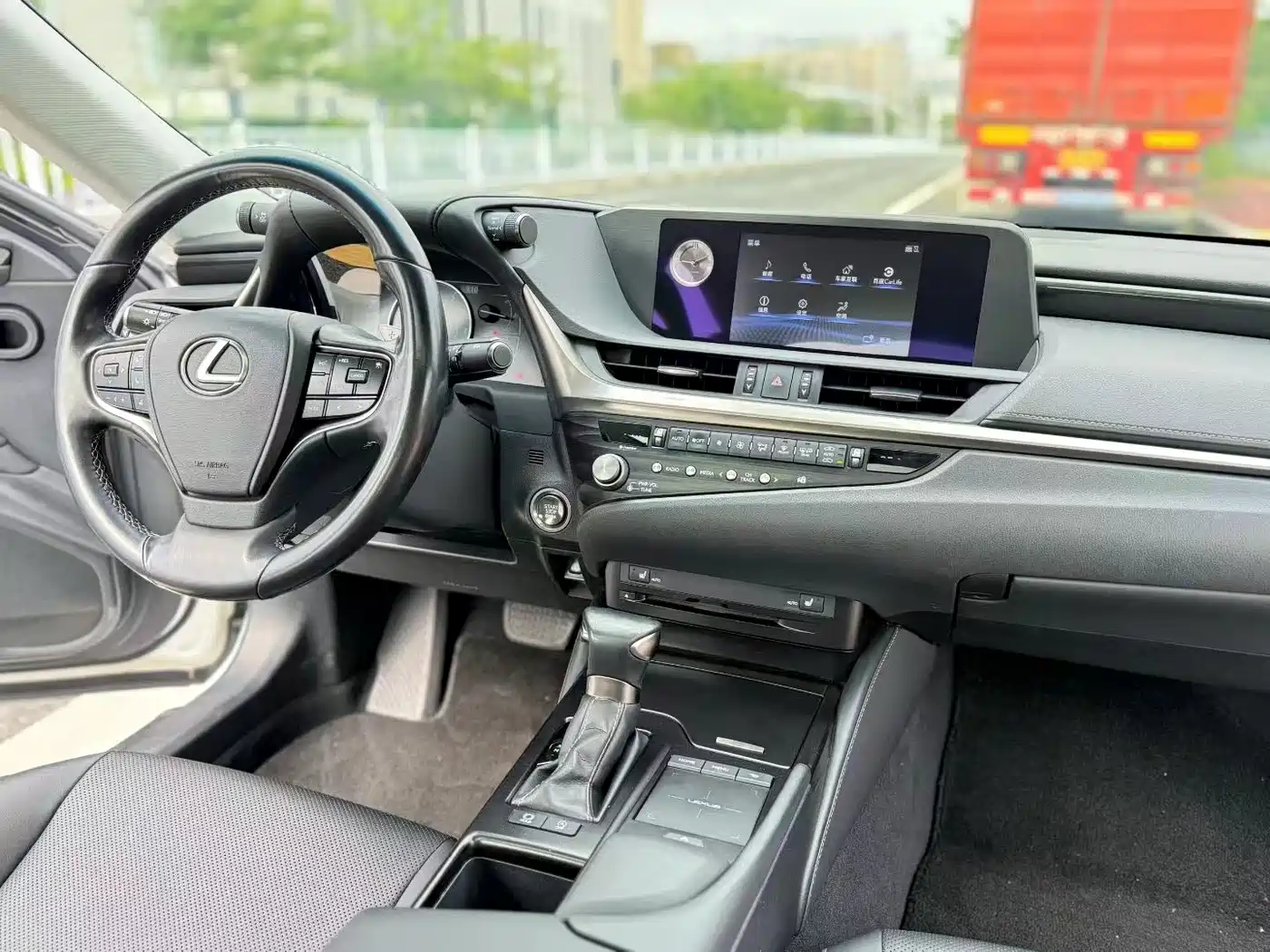 Фото 8 - Lexus ES
